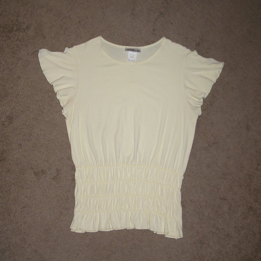 Size M/L Vol. 1 brand Light Yellow Stretchy Top MADE IN USA